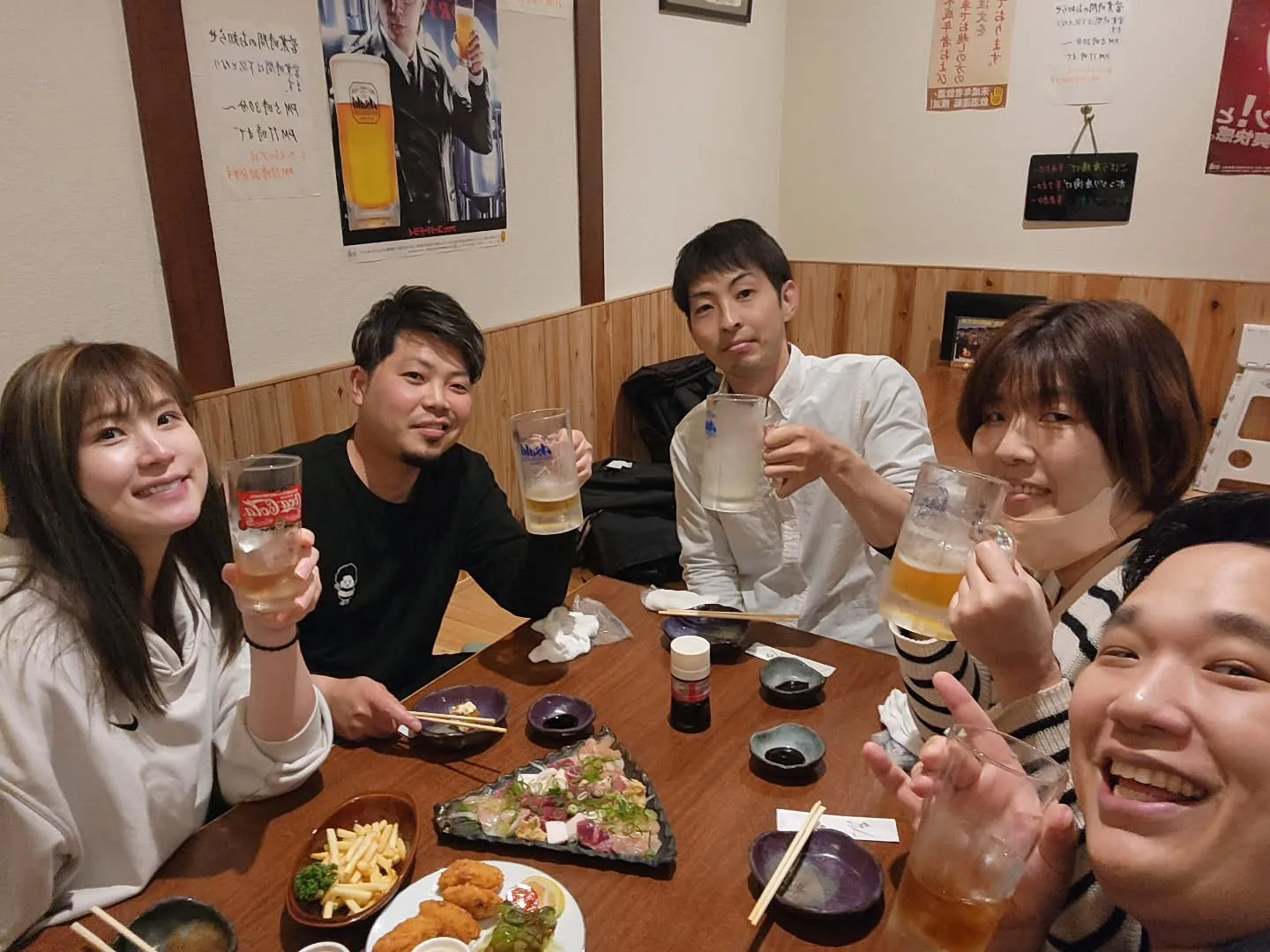 仕事終りに皆で食事に行きました！